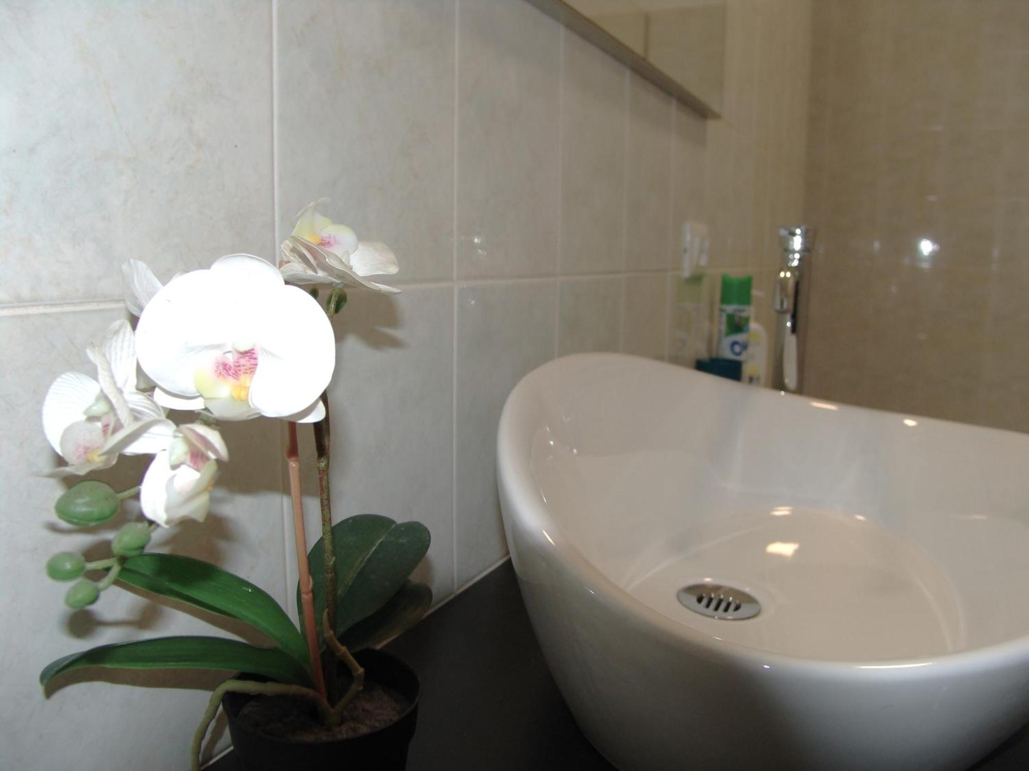 Modern Apartment Luci & Stelle Near Lake Como Nibionno Buitenkant foto